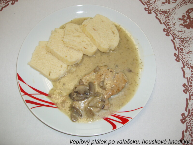 Vepřový plátek po valašsku, houskové knedlíky